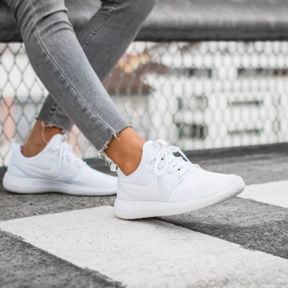 Roshe Run 2-White